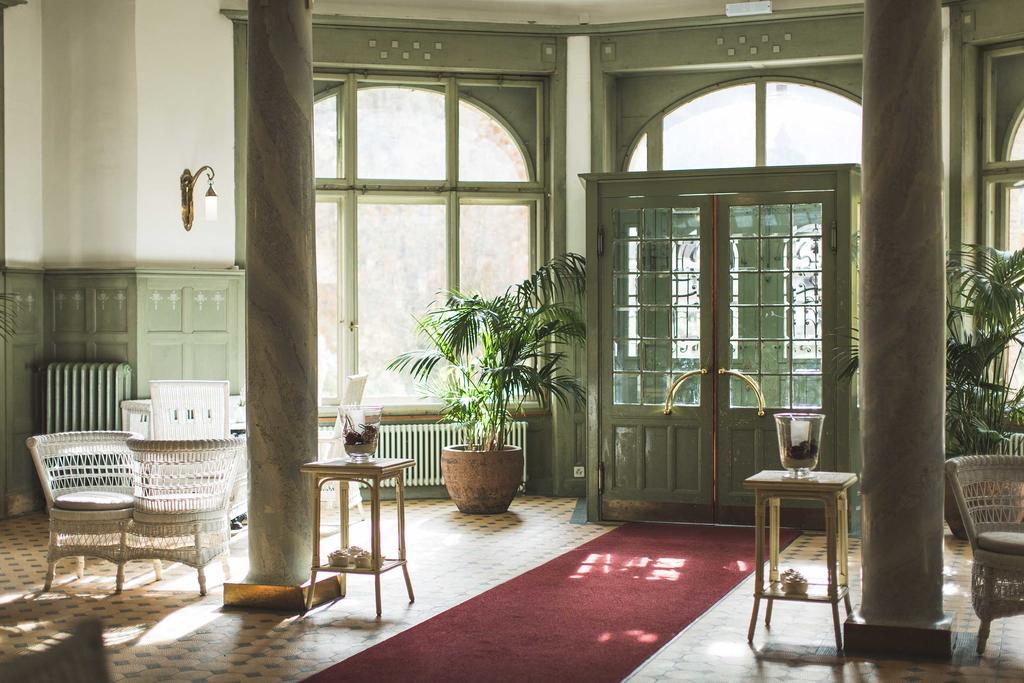 Kurhaus Berguen Hotel Luaran gambar