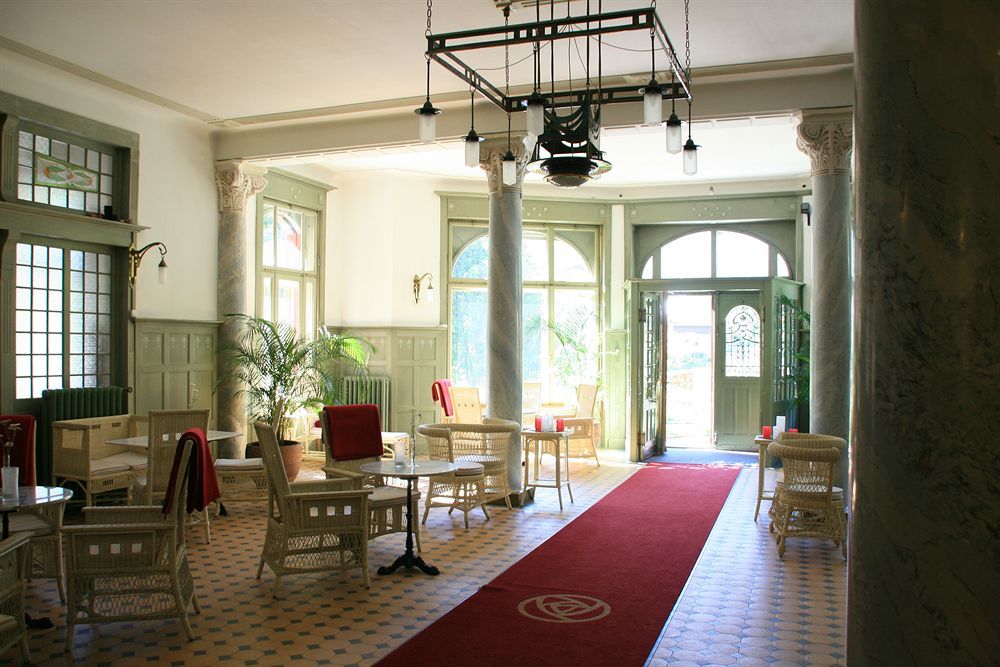 Kurhaus Berguen Hotel Luaran gambar