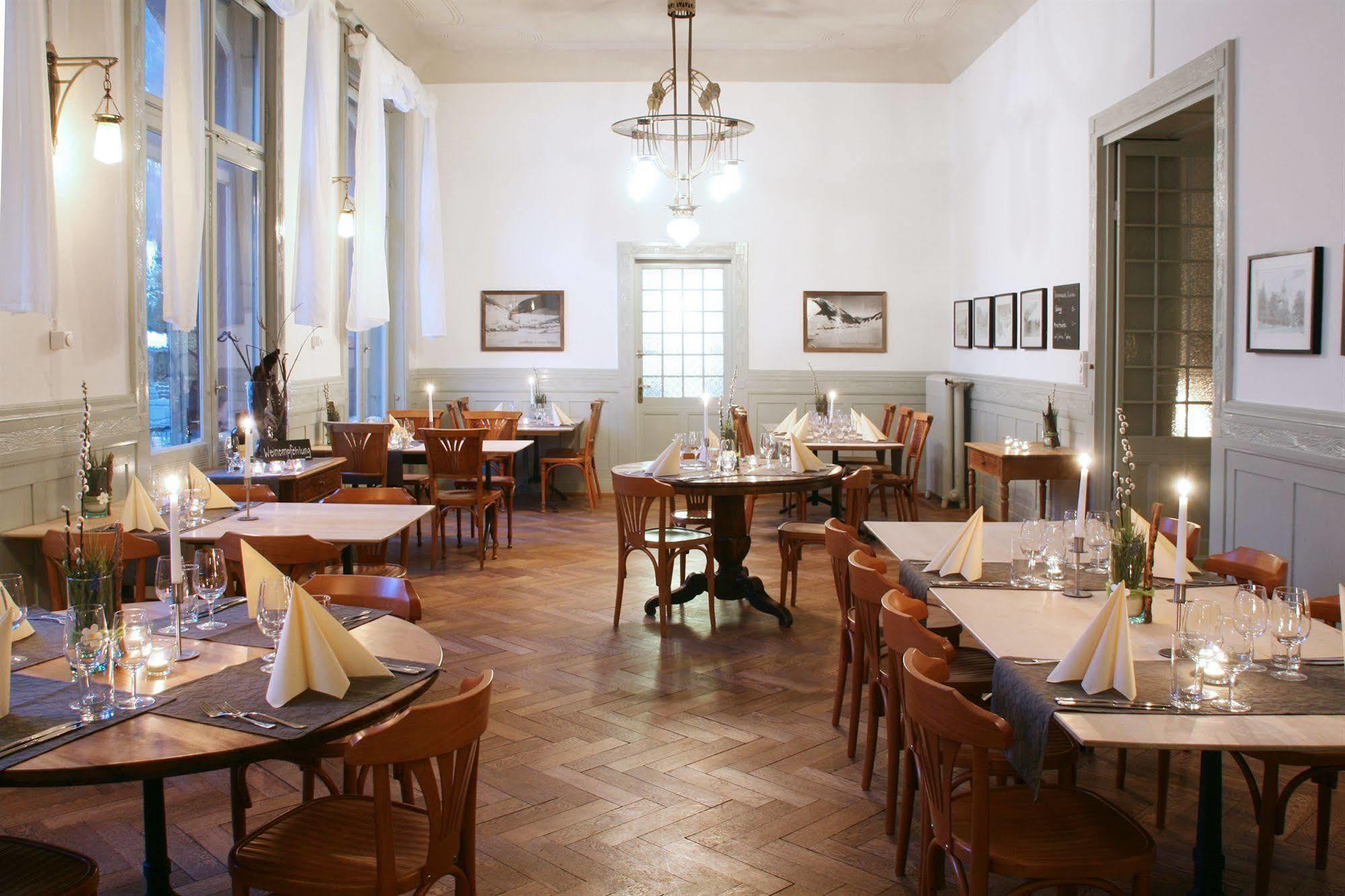 Kurhaus Berguen Hotel Luaran gambar